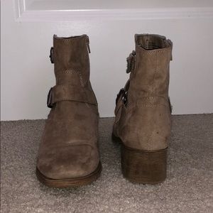 dv ankle booties!